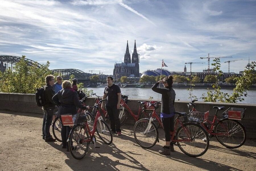 Cologne: 3-Hour Guided Bike Tour - Hohenzollern Bridge and Cologne’s classic photograph
