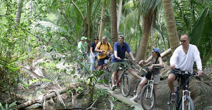 Colors Of Bangkok: 4-Hour Small Group Bike Tour - Wat Bang Krasop and a glimpse of community life