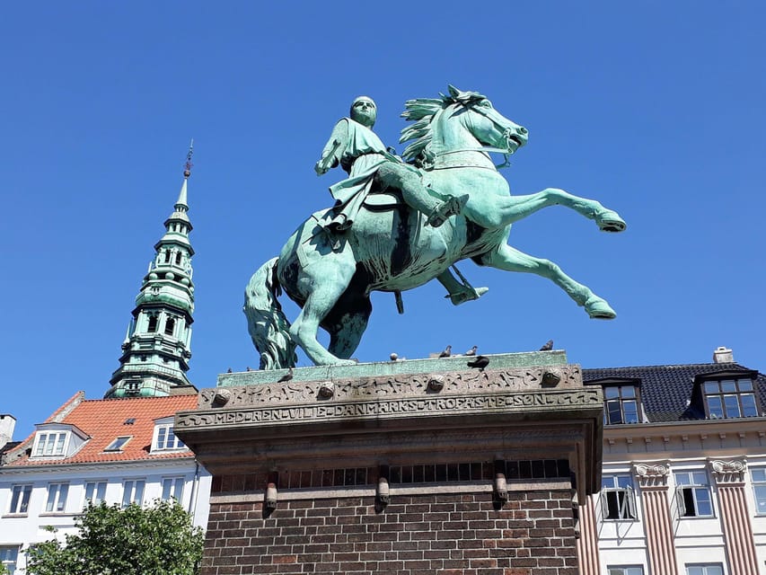 Copenhagen: 2,5-Hour 'Must See' Bike Tour with a Local Guide - Christiansborg connects royal power with modern government