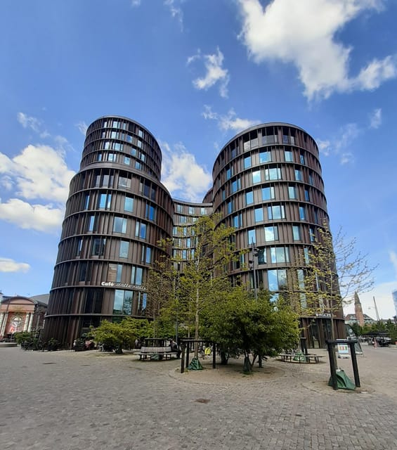 Copenhagen: 2,5-Hour 'Must See' Bike Tour with a Local Guide - Nyboder adds everyday military history