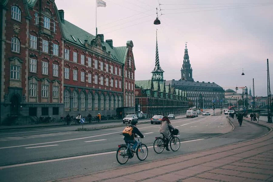 Copenhagen & Christiania : Guided Bike Tour in French - Why this four-hour bike tour is different