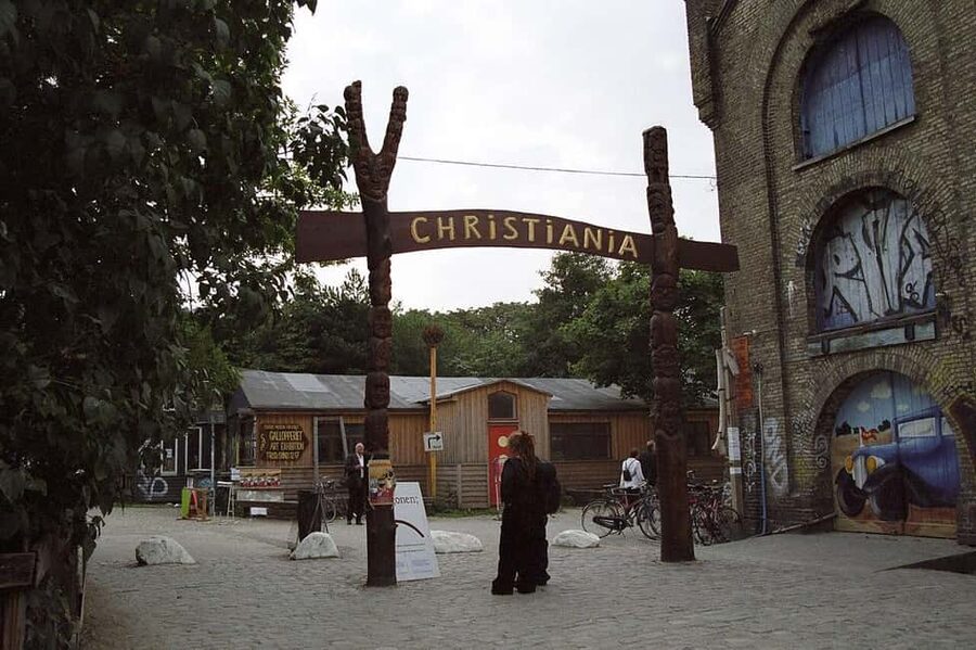 Copenhagen & Christiania : Guided Bike Tour in French - Starting at City Hall and Axelborg