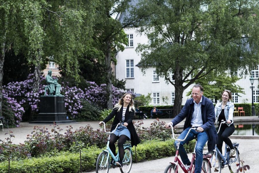 Copenhagen: City Highlights Guided Bike Tour - Royal Copenhagen and the first major stops