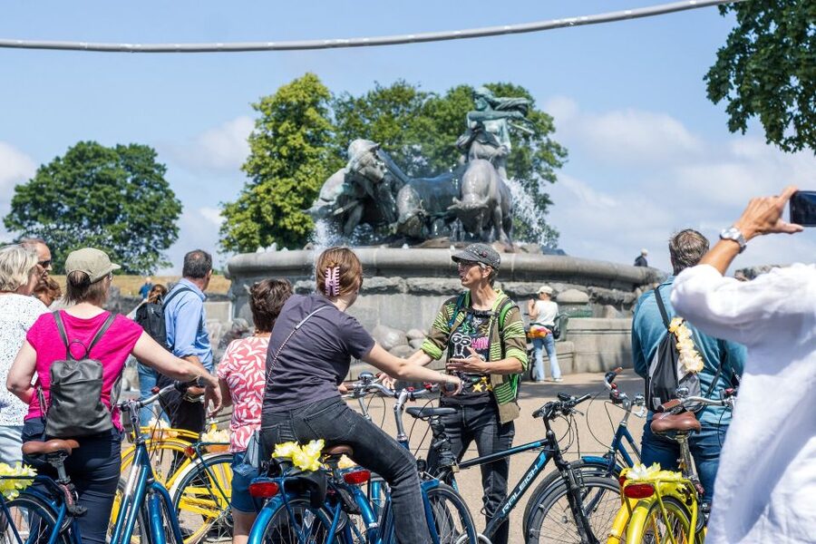 Copenhagen: Highlights 3 Hour Bike Tour with a Local Guide - Why a bicycle works so well in Copenhagen