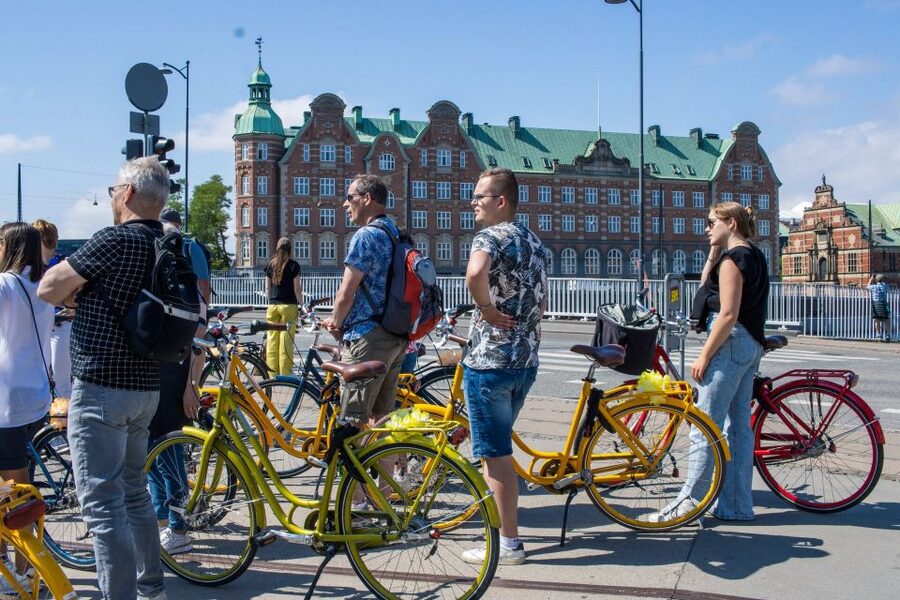 Copenhagen: Highlights 3 Hour Bike Tour with a Local Guide - Christiansborg, the Black Diamond, and Børsen