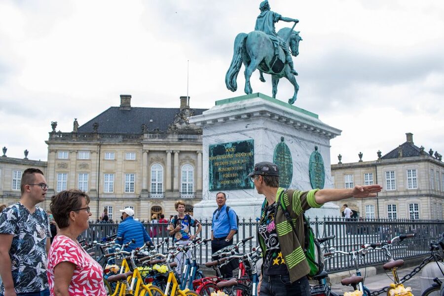 Copenhagen: Highlights 3 Hour Bike Tour with a Local Guide - Amalienborg and the chance to see the royal family