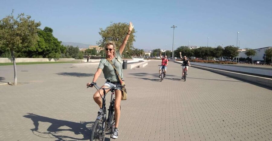 Córdoba Daily Highlights Bike Tour - Crossing the Roman Bridge and seeing the Calahorra Tower