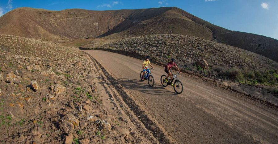 Corralejo: E-Bike Rental with Map to Popcorn Beach - Riding from Corralejo toward Popcorn Beach