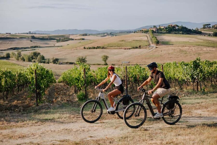 Cortona: Val di Chiana E-Bike Tour with Optional Wine Lunch - Riding the Quiet Roads Between Cortona and Montepulciano