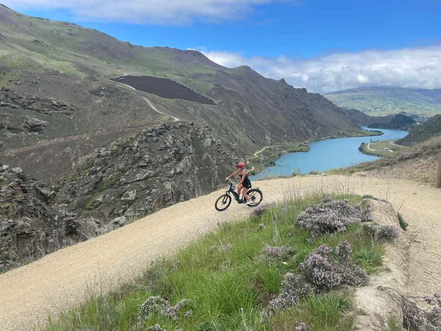 Cromwell: Lake Dunstan Trail Bike Rental and Luxury Shuttle - Why this Lake Dunstan ride is worth your time