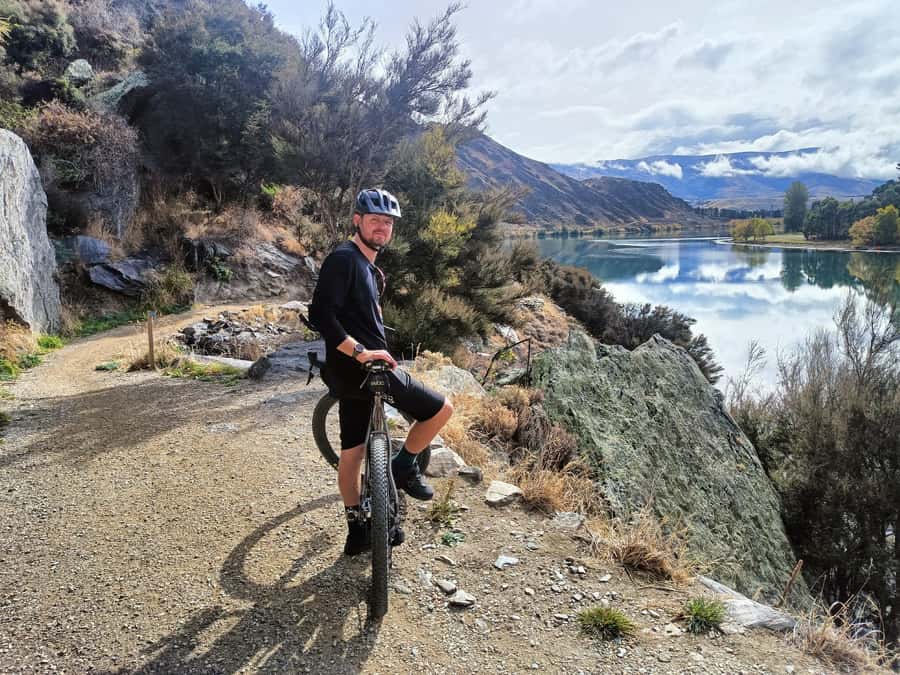 Cromwell: Lake Dunstan Trail Bike Rental and Luxury Shuttle - What the $107 price includes