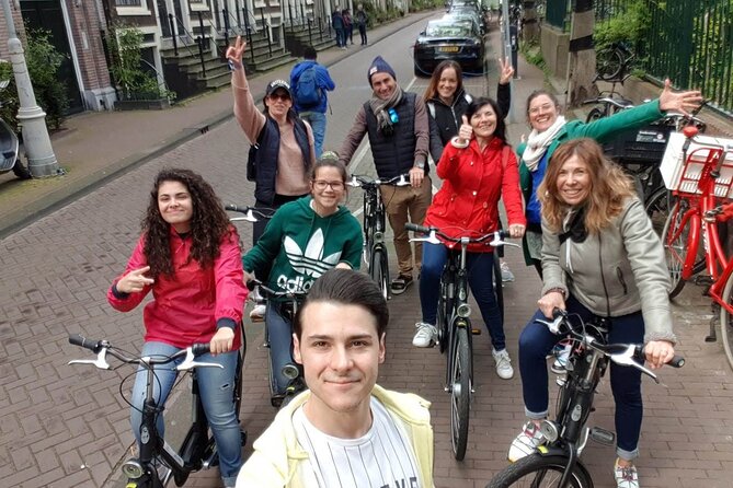 Daily group bike tour in Spanish. - Proeflokaal ’t Blauwe Theehuis and the ten-minute pause