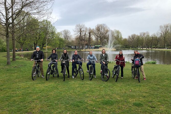 Daily group bike tour in Spanish. - Museum Square and the Van Gogh Museum area