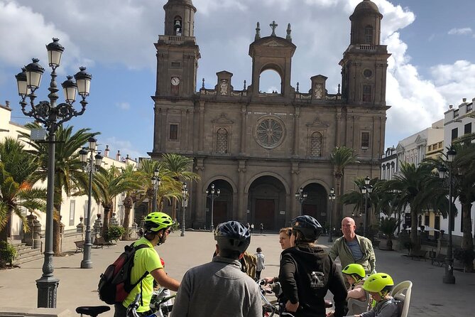 Discover Las Palmas City by Bike in 4 hours - Las Canteras Beach: a city beach with room to breathe