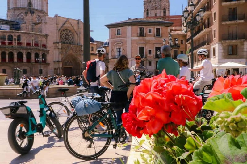 Discover Valencia by bike – Dutch-speaking tour - Starting among the cafes and street art of Ruzafa