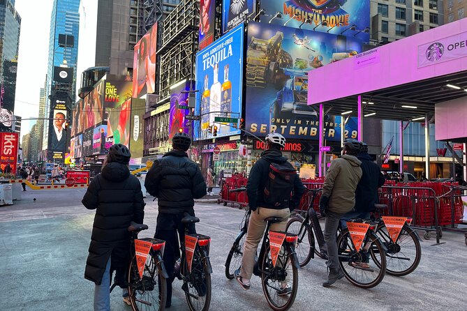 Downtown Bike Tour with Stylish Dutch Bikes - Guides, group size, and the pace