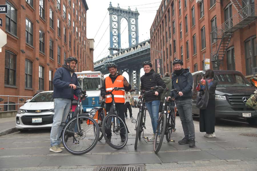 Downtown Bike Tour with Stylish Dutch Bikes or E-bikes! - Guides, languages, and group feel