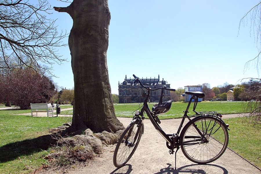 Dresden: Guided City Tour by Bike - Hygiene Museum, Großer Garten, and the VW factory