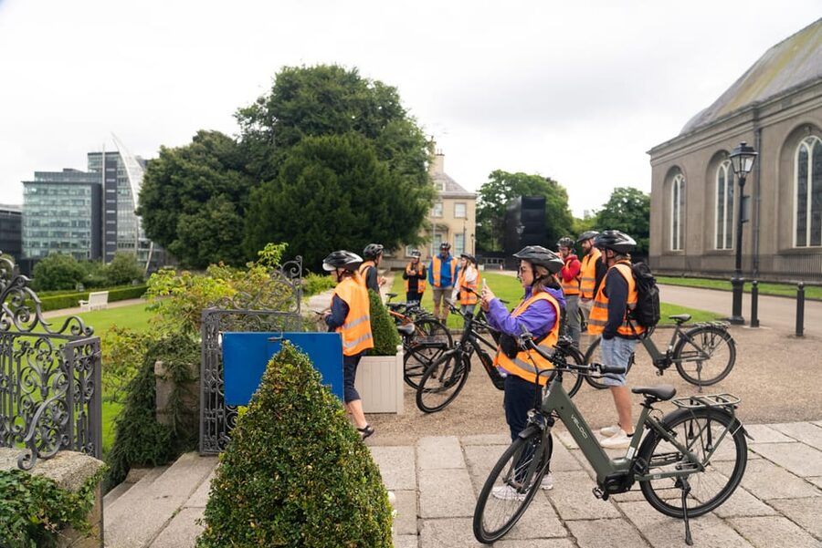 Dublin: Bike & E-Bike Tour with a Local Guide - Small groups and the quality of the guide