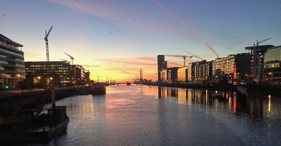 Dublin: Guided Bike & E-Bike Tour - Pubs, traditional music, and useful local advice