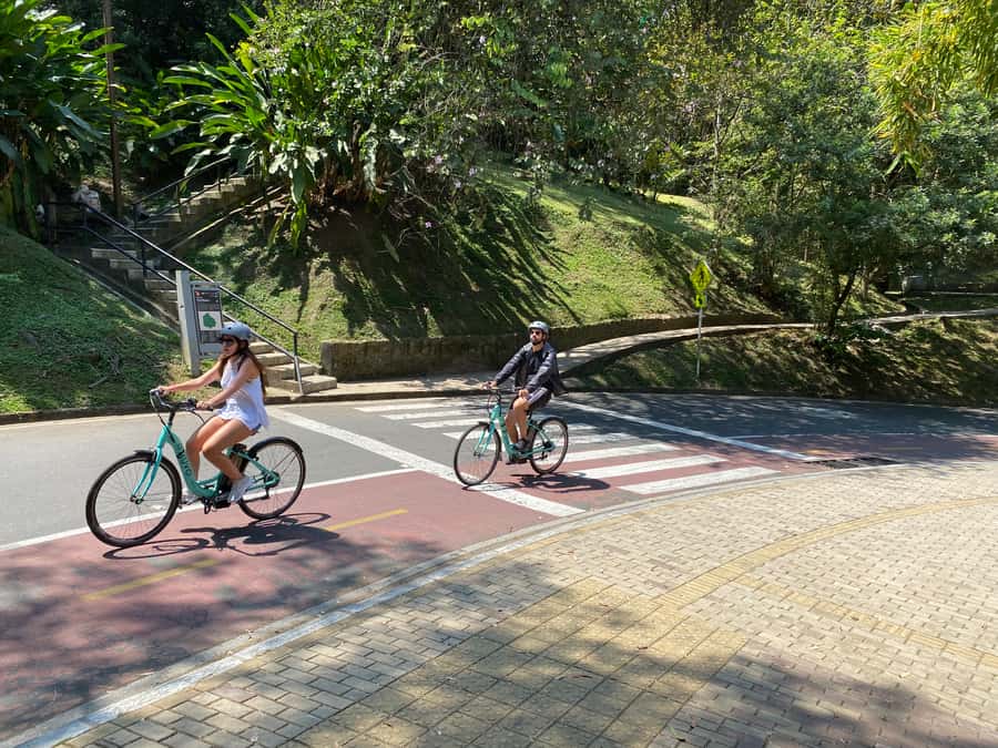 E-Bike City Tour Medellin with Local beer and Snacks - Food, beer, juice, and the small details