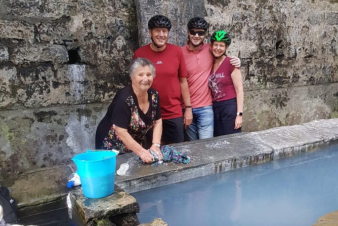 E-Bike Food and Wine Tour in the Sorrento Peninsula - The e-bikes, group size, and physical demands