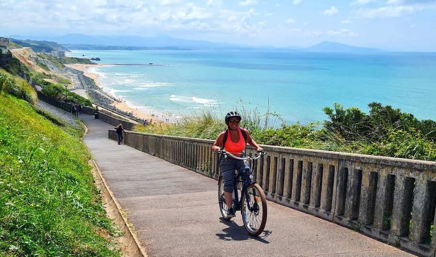 E-bike Guided Tour Biarritz & small villages - Seeing Biarritz from two wheels