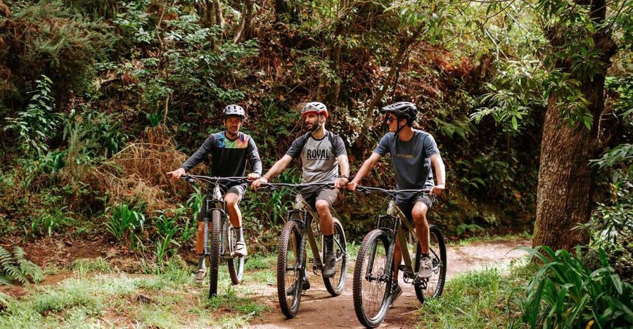 E-Bike Guided Tour - Mountain biking experience - The traditional village stop and the first trails
