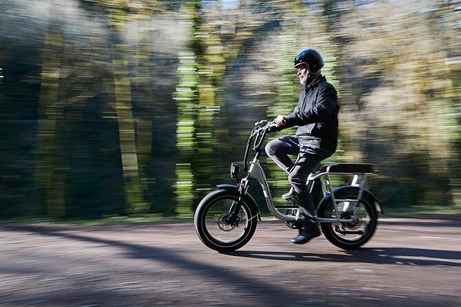 E-bike Rental - 3 hour along the shoreline Bike Path - Who will enjoy this Saguenay ride most?
