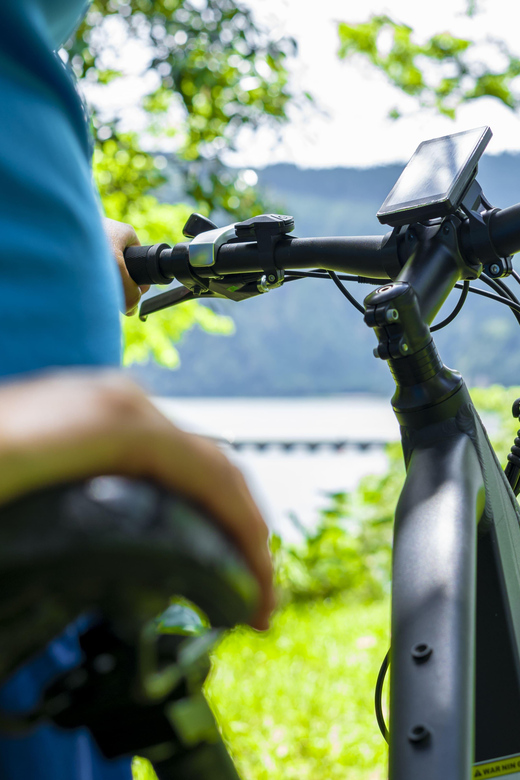 E-Bike Rental Sete Cidades - Collecting the bike near the lakeshore