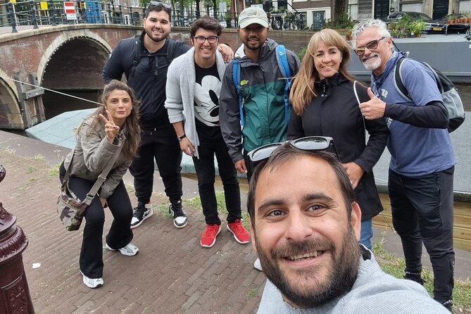 E-Bike Tour, Amsterdam's Highlights and Hidden Gems - What the guides add to the experience