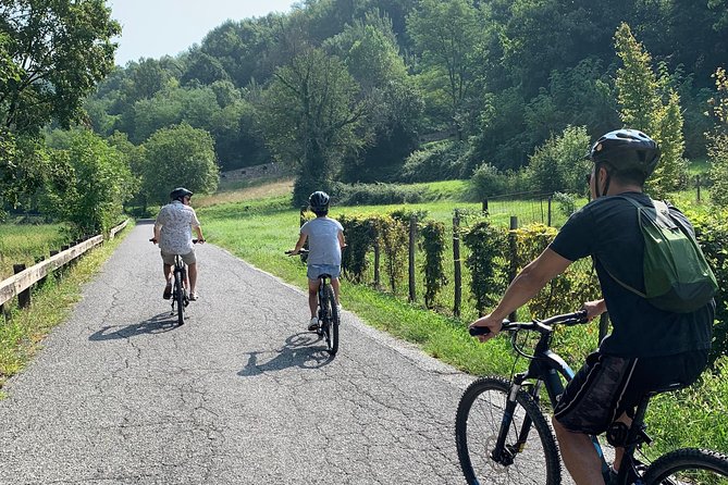 E-bike tour Bergamo - Green hills and the edge of town