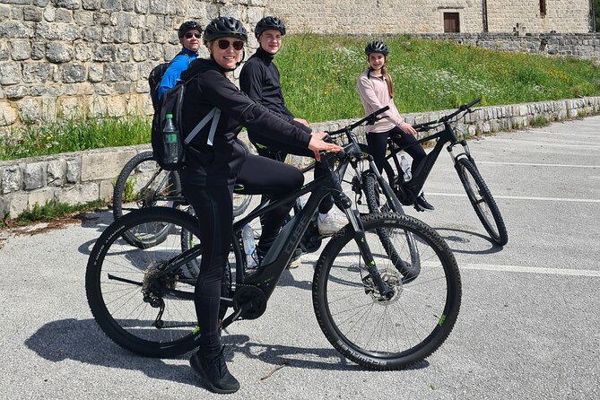 E-Bike Tour + Gourmet Snack + Wine Tasting (Small Group) - Key points at a glance