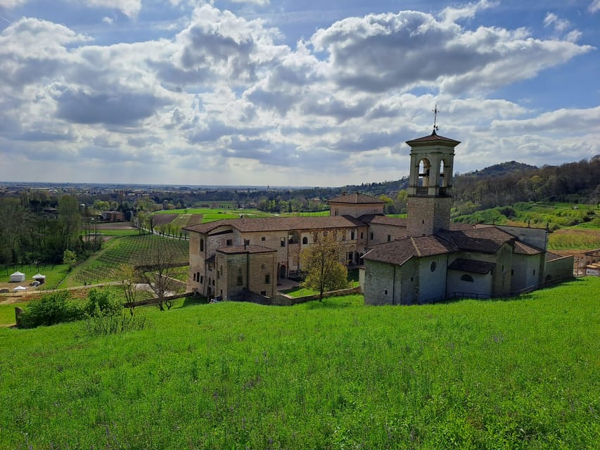 E-bike tour to discover Bergamo - What the guide adds to the ride
