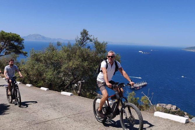 EBike-Gibraltar: Rock To The Top Tour - Apes’ Den: watch the macaques from a safe distance