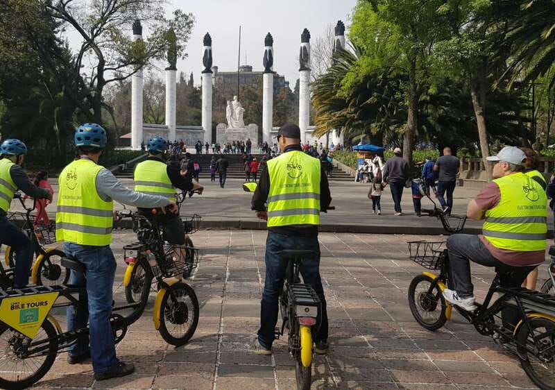 Electric Bike City Tour with a taco stop. - Four hours from Roma to the Zócalo