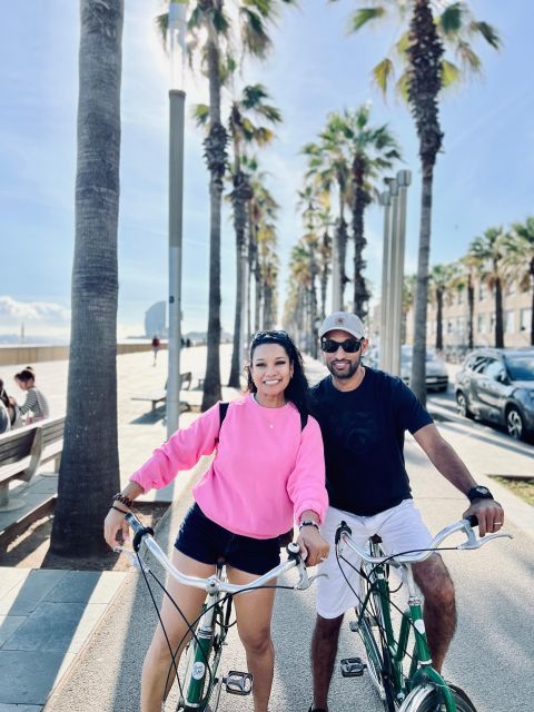 Explore Barcelona by Bike & Photo Shooting - Parc de la Ciutadella and Arc de Triomf