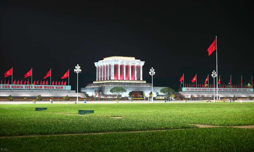Explore Hanoi Old City By Cycling Tour With Small Groups - Tran Quoc Pagoda and the calmer side of West Lake