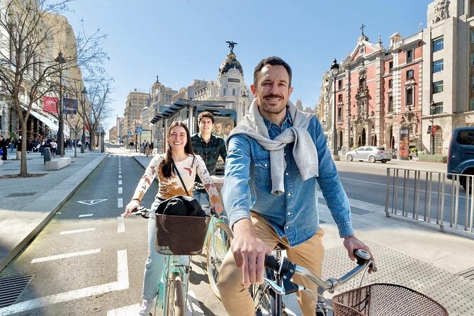 Explore Madrid by bike taking photos with Benja - Key points at a glance