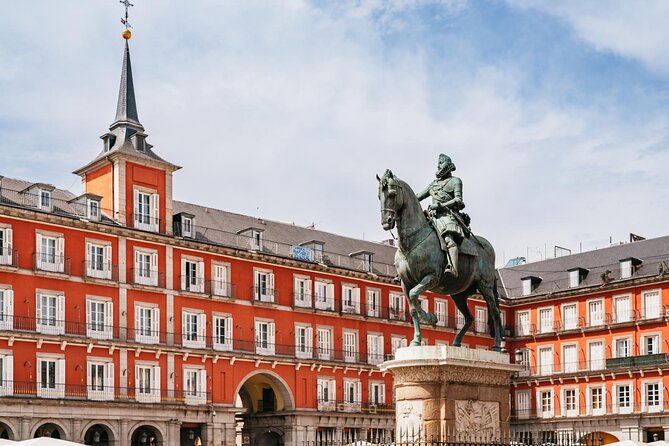 Explore Madrid by bike taking photos with Benja - Retiro Park and the Palacio de Cristal