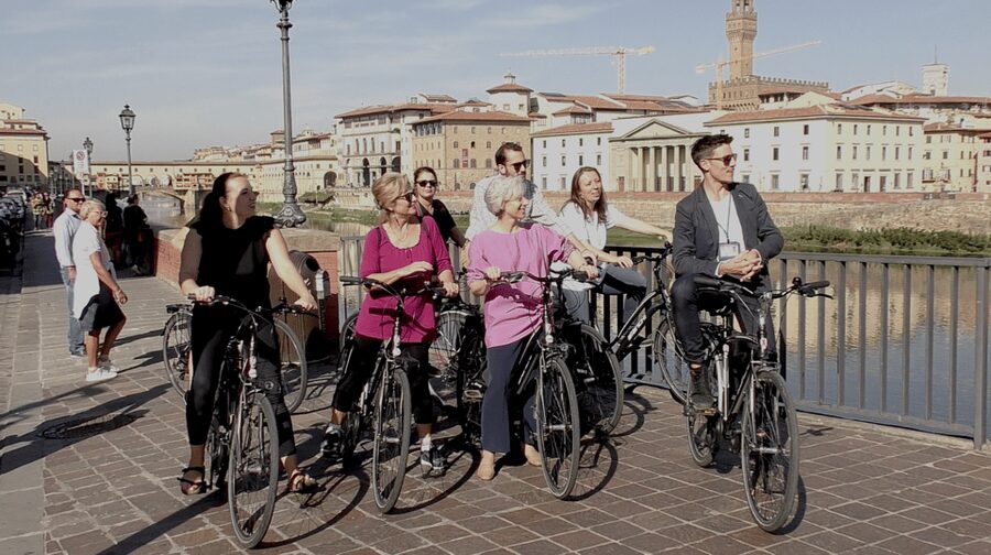 Florence: 2-Hour Guided Bike Tour - The Duomo, Republic Square, and central Florence