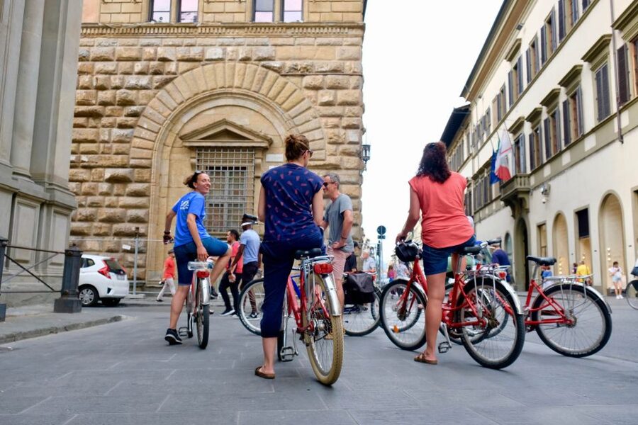 Florence at Night Bike Tour with Wine and Aperitivo Picnic - Piazza di Santa Maria Sopr’Arno keeps the route moving