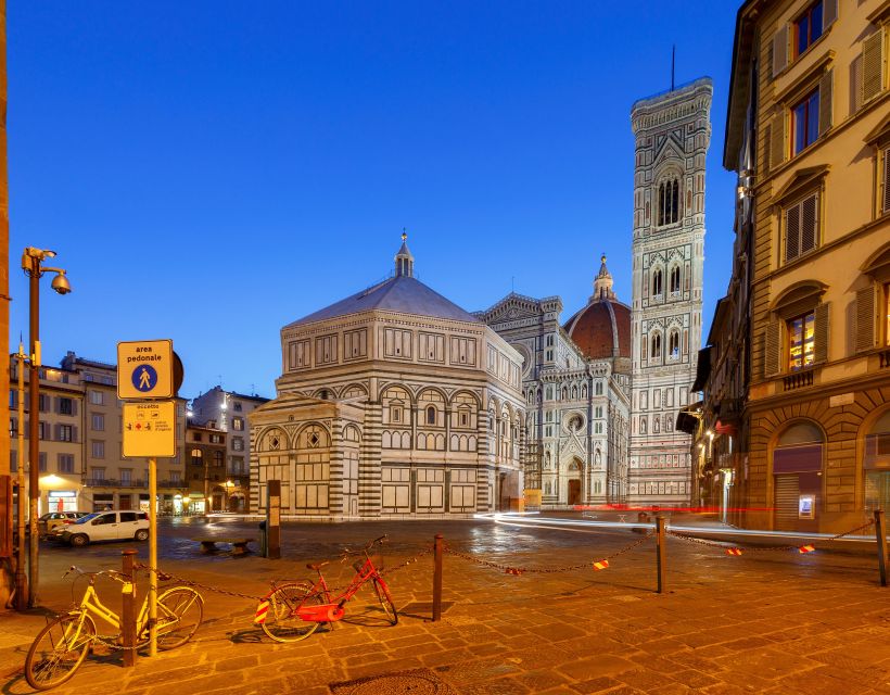 Florence at Night Bike Tour with Wine and Aperitivo Picnic - Meeting near Via dei Cimatori