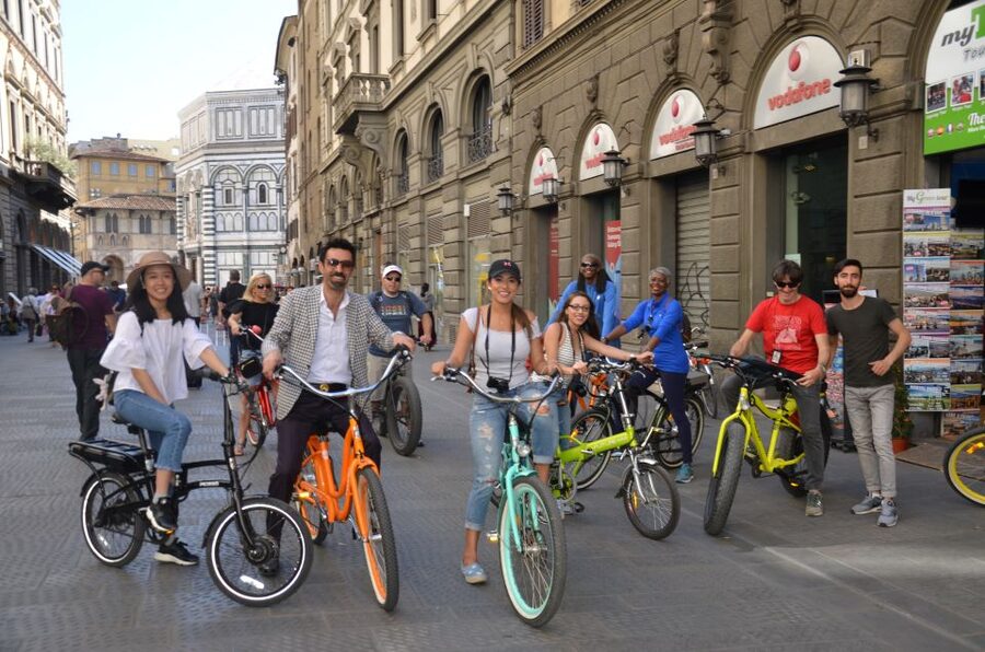 Florence: Bike Rental for 24 Hours - Piazza della Signoria and the open-air sculpture stop