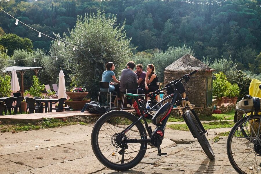 Florence: Chianti E-Bike Tour with Tuscan Lunch & Winery - Lunch at a family-run wine estate