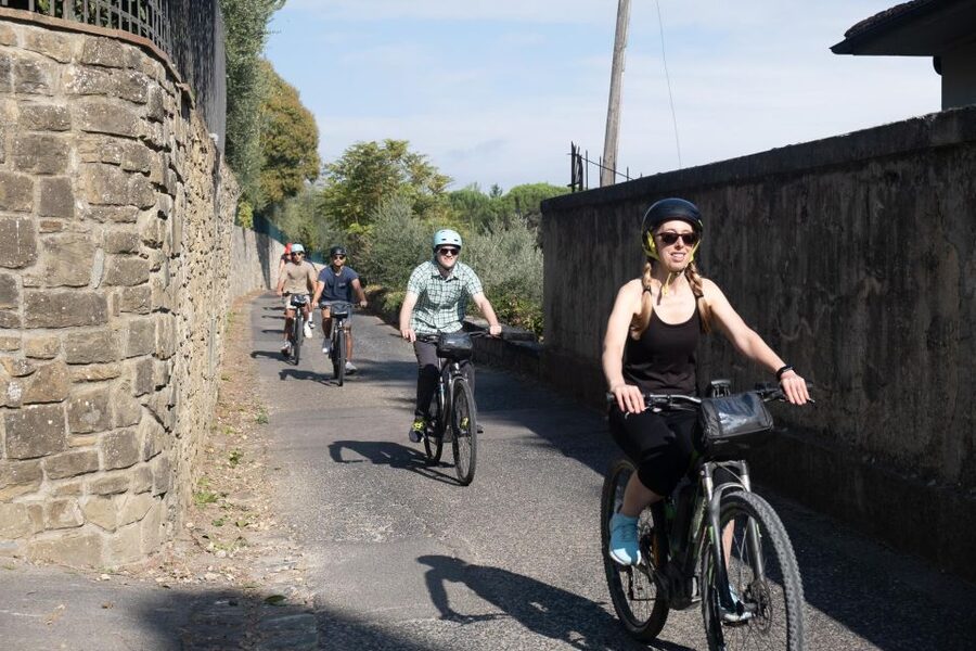 Florence: Chianti E-Bike Tour with Tuscan Lunch & Winery - Who will enjoy this most