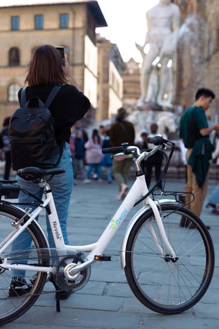 Florence: Chianti E-Bike Tour with Wine Tasting and Lunch - Riding an e-bike through the Chianti Hills