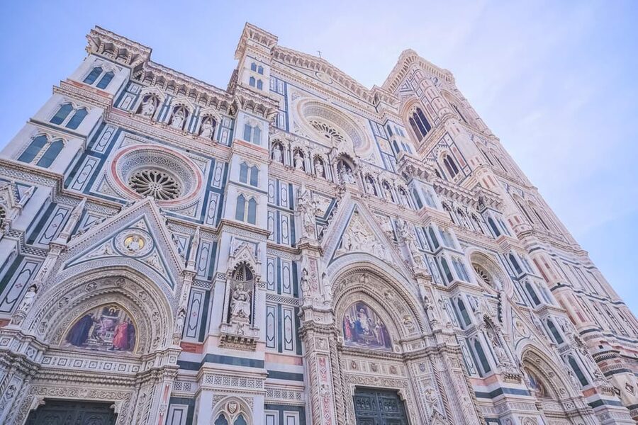 Florence:E-Bike City Tour with stop at Piazzale Michelangelo - Guides, languages, and the small-group feel