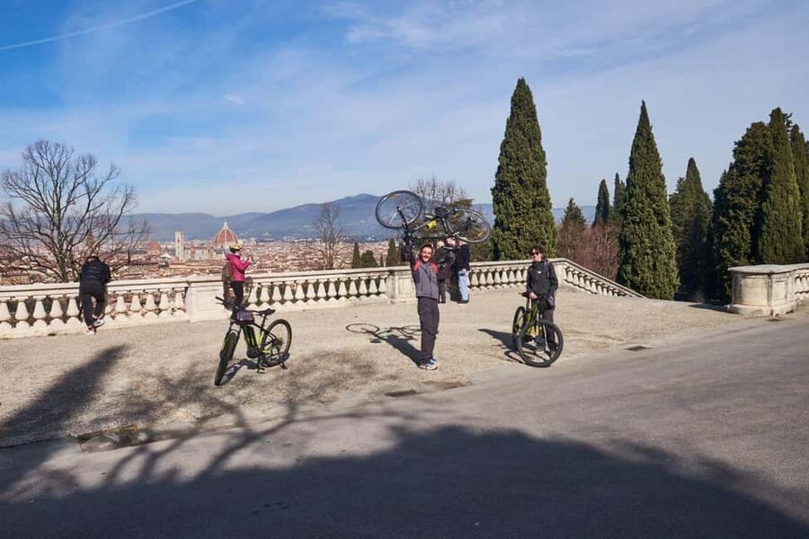 Florence: E-Bike Tour in Tuscany with Winery & Wine Tasting - What happens if the farmhouse is closed