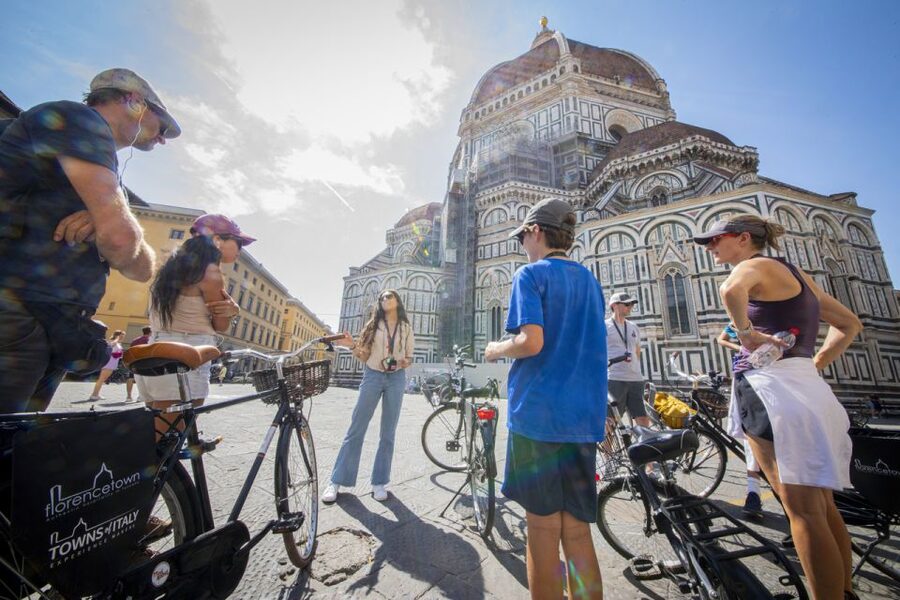 Florence: Guided Bike Tour in Small Group - Santa Trinita and the crossing toward the Arno